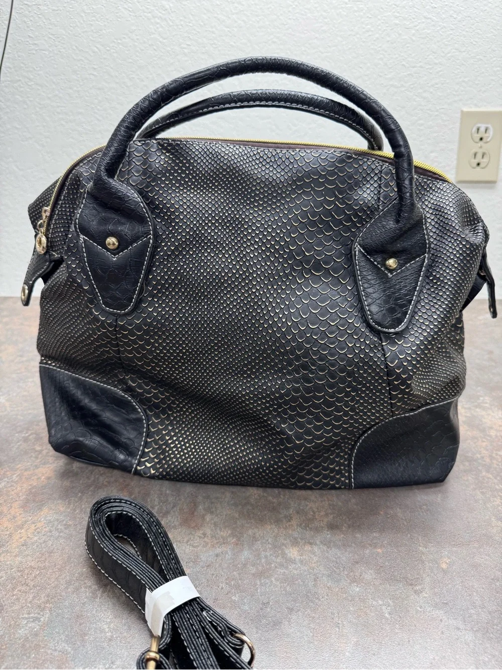N/A stylish black